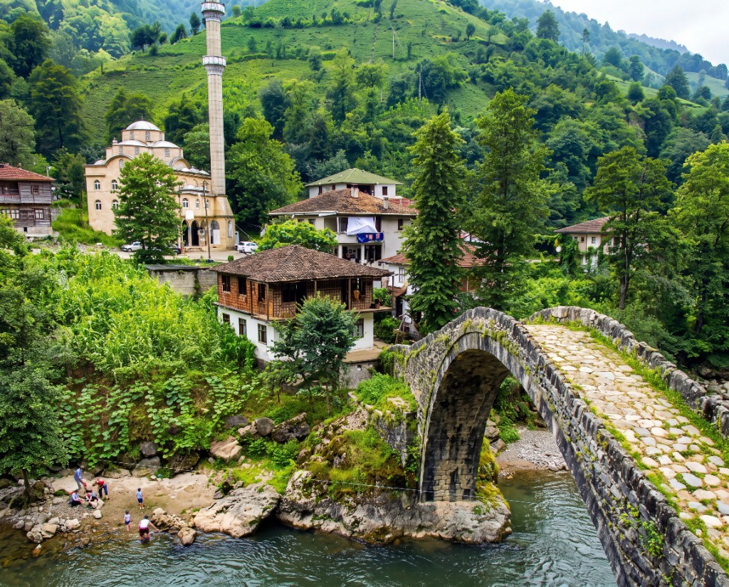 Egemen Mustafa Şener’in doğduğu Çifteköprü, Artvin